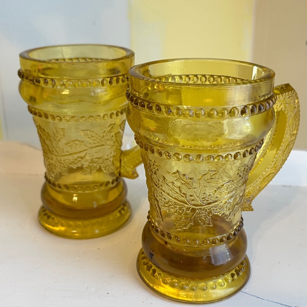 Pair of Antique  Greentown No. 450 Holly Amber mug, also known as Golden Agate. - Picture 3 of 7